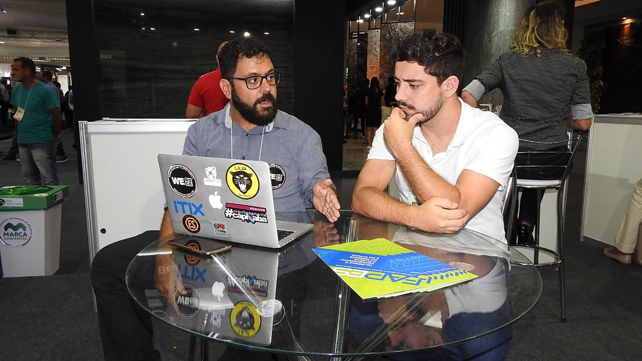 Saulo do Val -  da WeRock -  selecionada no Sinapse da Inovação -  conversa com empresários na Vitória Stone Fair.