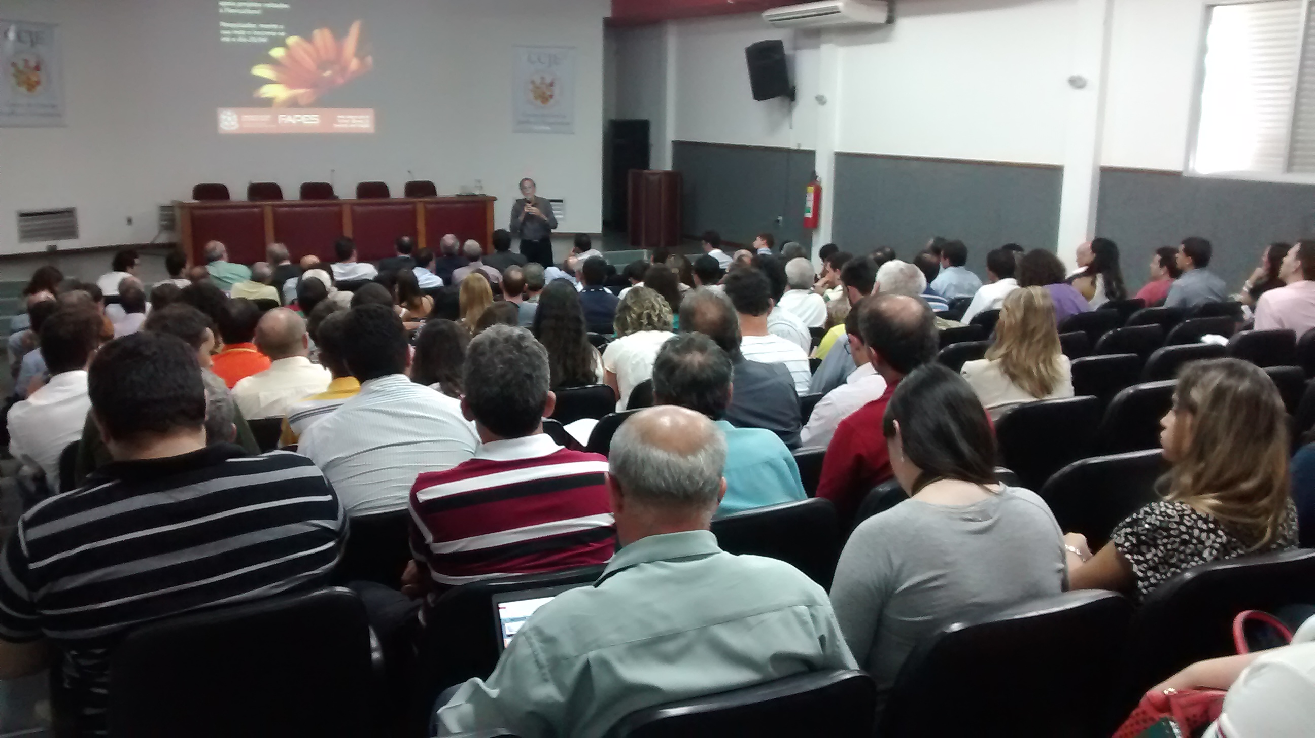 pesquisadores auditorio